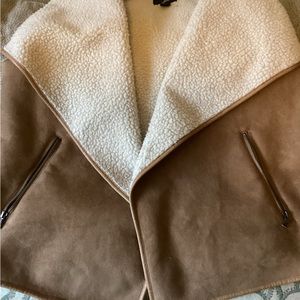 light and warm vest faux suede & shearling with zipper pockets